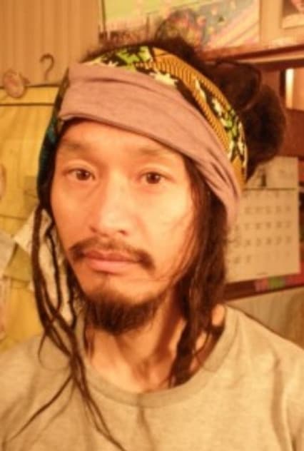 山塚アイ