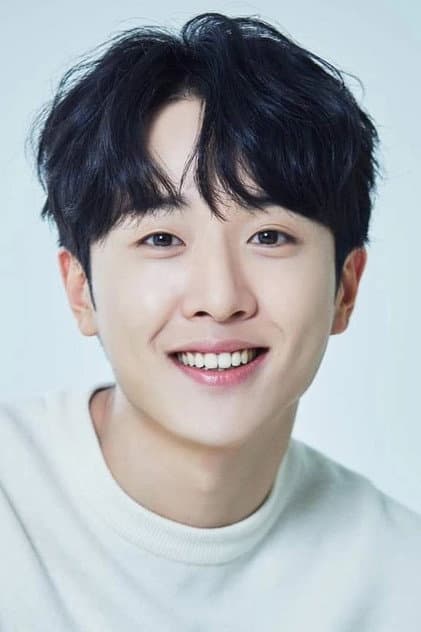 윤우