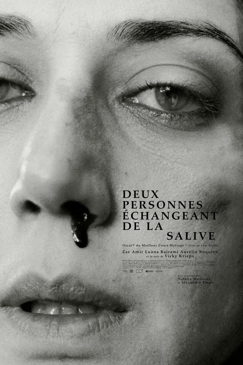 Deux personnes échangeant de la salive